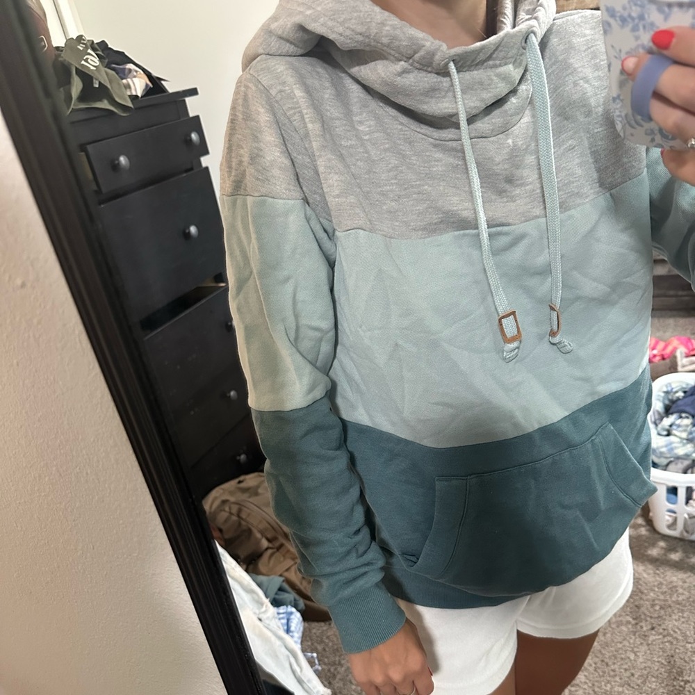 tentree Women's Colorblock Cowl Neck Sweater - Gray and Blue